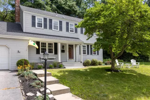 6 Applewood Cir, South Portland, ME 04106