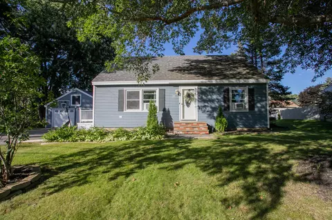 28 Clover Ln, Brewer, ME 04412