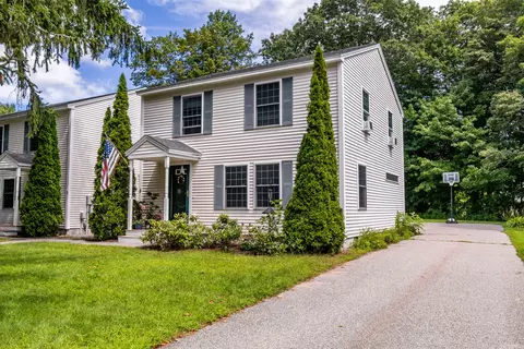 5 Bourne St #1, Kennebunk, ME 04043