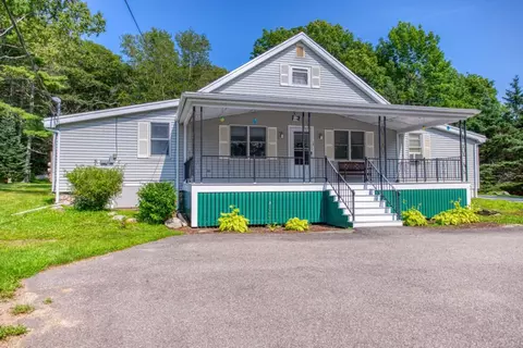 15 Montgomery Rd, Boothbay Harbor, ME 04538