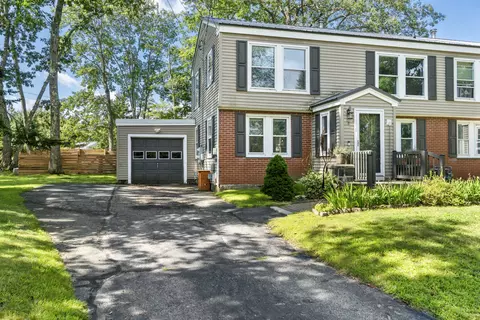 8 Shobe Ave, Brunswick, ME 04011