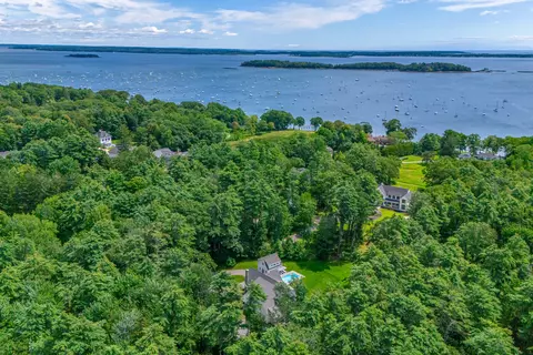 147 Foreside Rd, Falmouth, ME 04105