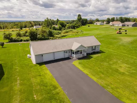 14 Fieldstone Dr, Oakland, ME 04963