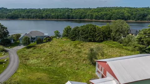 5 Sea Breeze Ln, Belfast, ME 04915