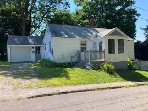 11 Beal St, Winthrop, ME 04364