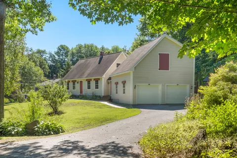 11 Holly Ln, Windham, ME 04062