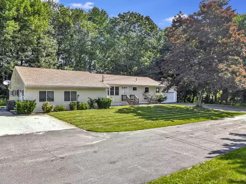 3 Academy Ave, Saco, ME 04072