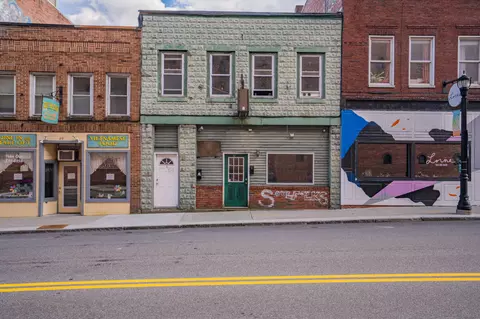 53 Main St, Biddeford, ME 04005