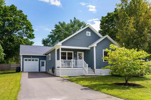 44 Bonnybank Ter, South Portland, ME 04106