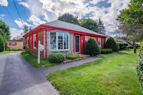10 Lloyd Ave, Portland, ME 04103