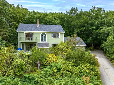 19 Acadia Dr, Rockland, ME 04841