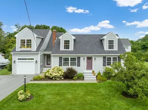 6 Chester Ave, Falmouth, ME 04105