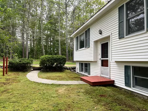 30 Fahy St, Belfast, ME 04915