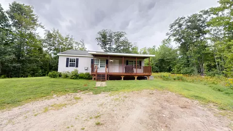 44 North Rd, Fayette, ME 04349