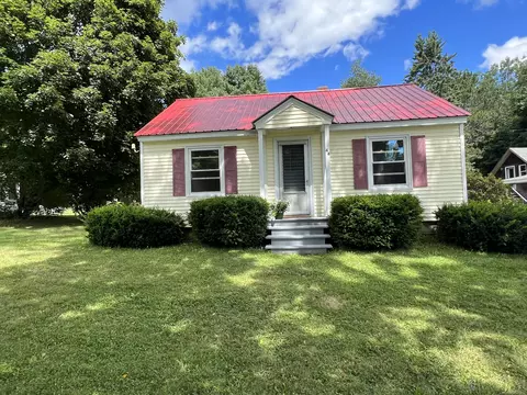 44 Pleasant St, Hampden, ME 04444