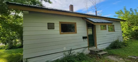 102 Garfield St, Calais, ME 04619