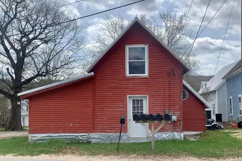 9 Church St, West Paris, ME 04289