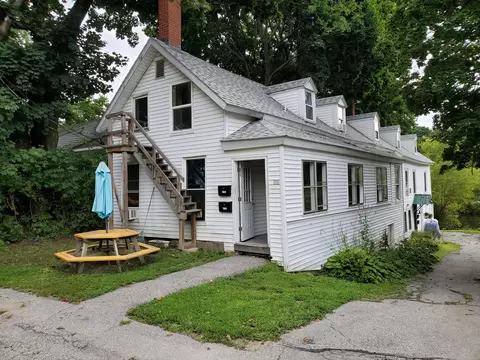 11 Elm St, Winthrop, ME 04364