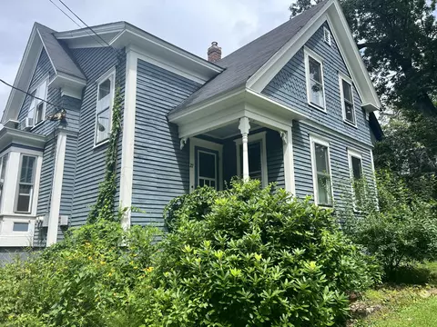 27 Highland Ave, Mechanic Falls, ME 04256