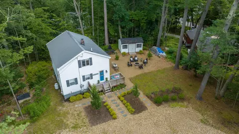 6 Crescent Ln, Raymond, ME 04071