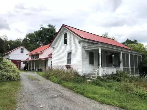 40 Oak Grove St, Veazie, ME 04401