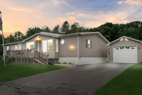 15 Anita St, Sabattus, ME 04280