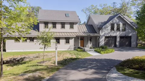 4 Woods Knoll Dr, Cape Elizabeth, ME 04107