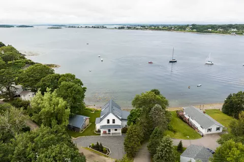 105 W Shore Dr, Harpswell, ME 04003