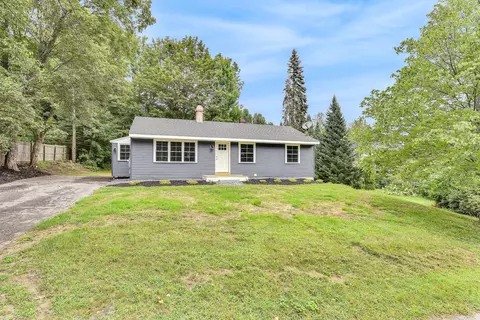 71 Park St, Mechanic Falls, ME 04256