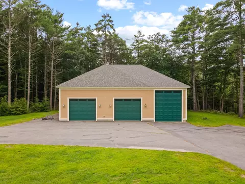 22 Caldwell Cir, Lewiston, ME 04240