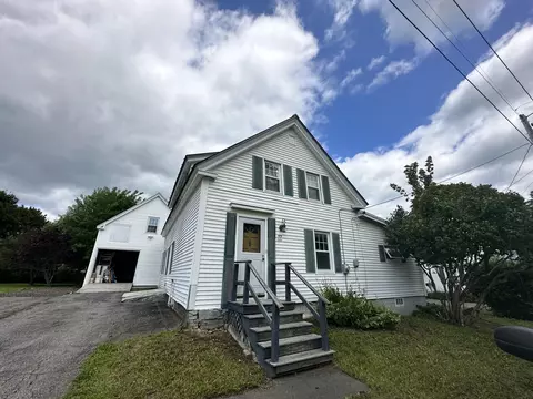 77 Rankin St, Rockland, ME 04841