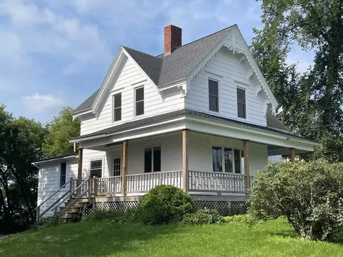29 Park St, Presque Isle, ME 04769