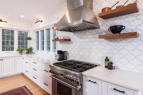 4 Vittoria Ln, Cape Neddick, ME 03902