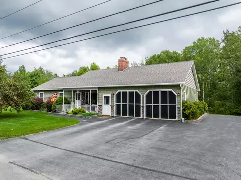 36 Deer Park Dr, Brewer, ME 04412