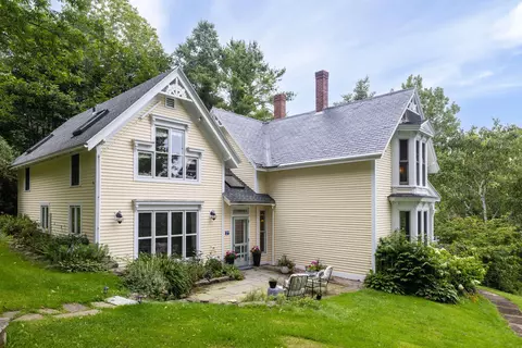 7 Birch St, Rockport, ME 04856