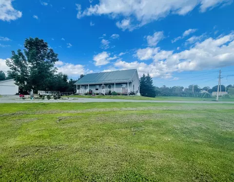 131 Exeter Rd, Corinth, ME 04427