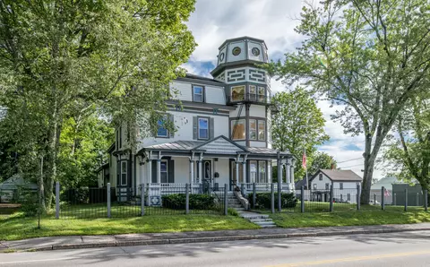 75 Main St, Richmond, ME 04357