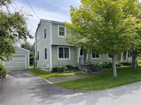 72 Ocean Heights Dr, Winter Harbor, ME 04693