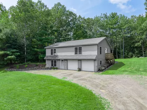 29 Lower Dedham Rd, Holden, ME 04429
