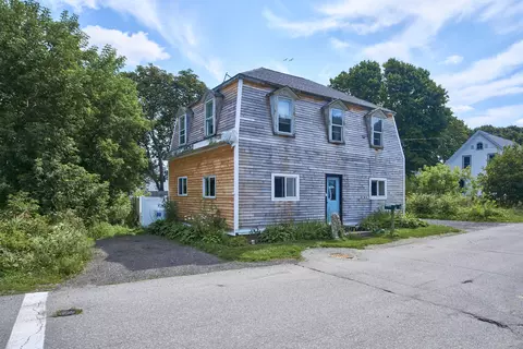 19 Lisle St, Rockland, ME 04841