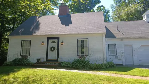 4 Woodside Dr, Lewiston, ME 04240
