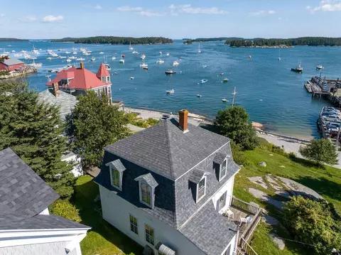 24 Seabreeze Ave, Stonington, ME 04681