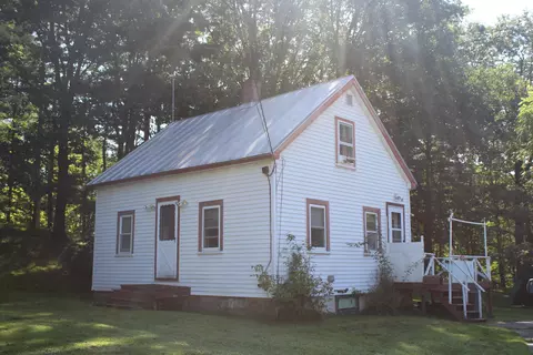 33 Elm St, Randolph, ME 04346