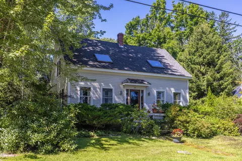 20 Sea St, Rockport, ME 04856