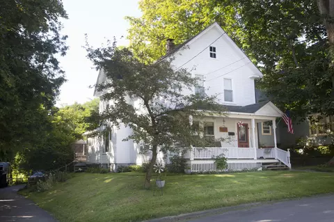 4 Oak St, Old Town, ME 04468