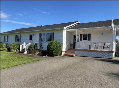 606 Smyrna St, Houlton, ME 04730