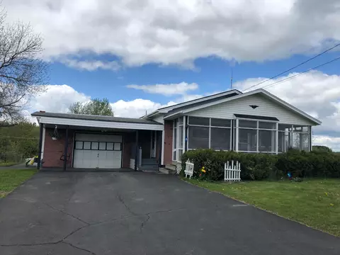 8 Pondview St, Limestone, ME 04750 photo 1