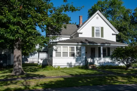 18 Spruce St, East Millinocket, ME 04430