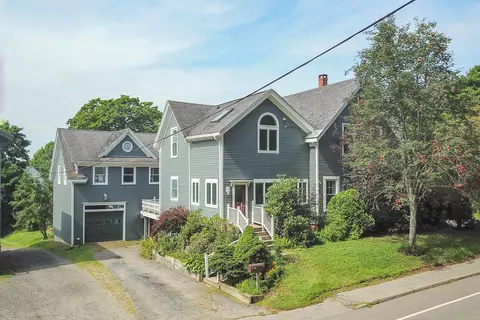 54 Mountain St, Camden, ME 04843