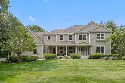 6 Mayflower Rd, Falmouth, ME 04105